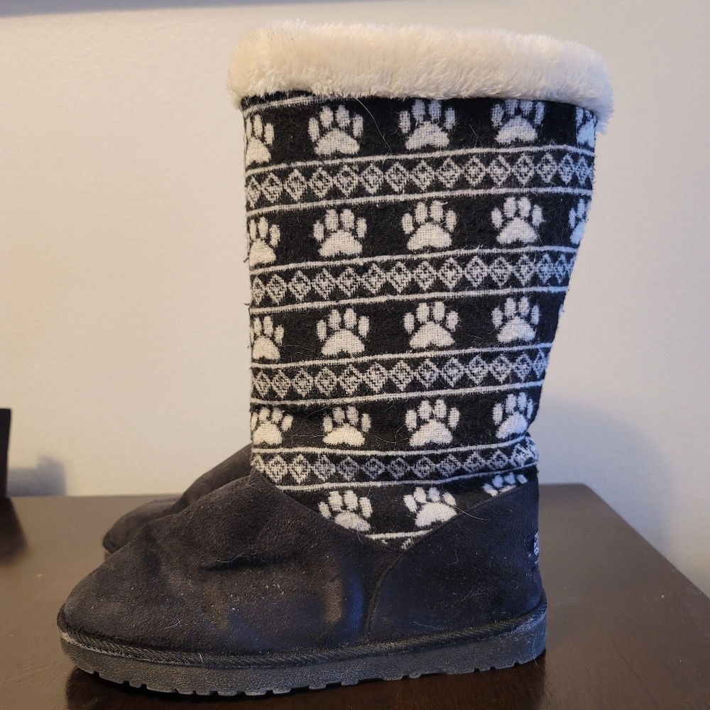 Paw Print Boots SZ 8